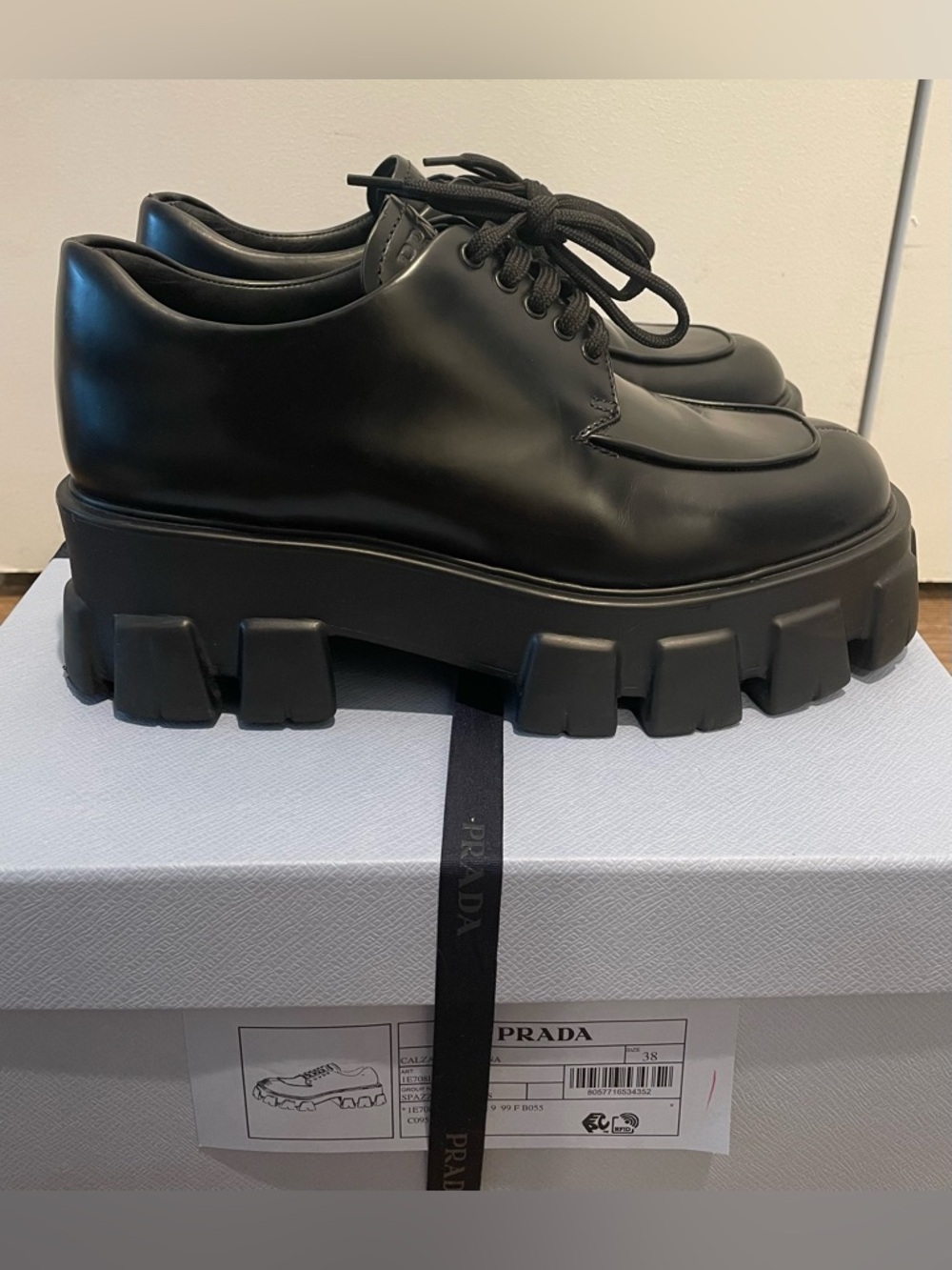 Prada Monolith brushed leather lace-up shoes in black Size EU 38 Earlier version - Picture 2 of 15